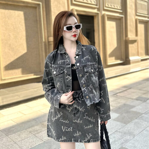 Alternative view of Chân Váy In Tràn Chữ Snake Cực Chất