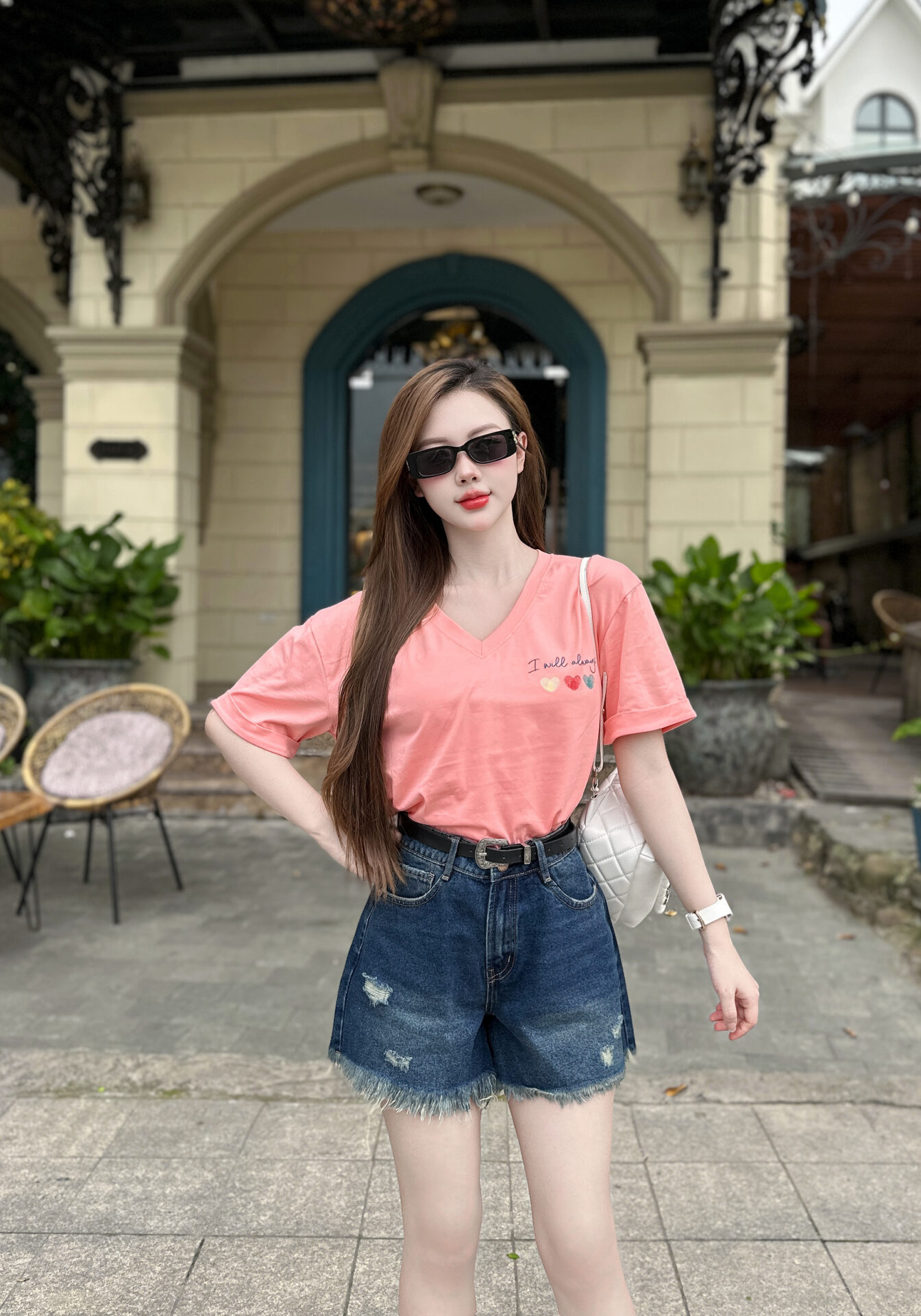 Quần short nữ rách tua gấu